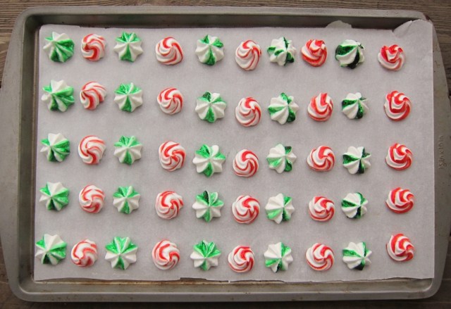 Holiday stripe meringues (2)