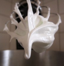 Holiday stripe meringues (4)