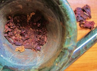 Hibiscus pistachio meringues (18)