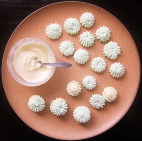 Wasabi meringues (54)