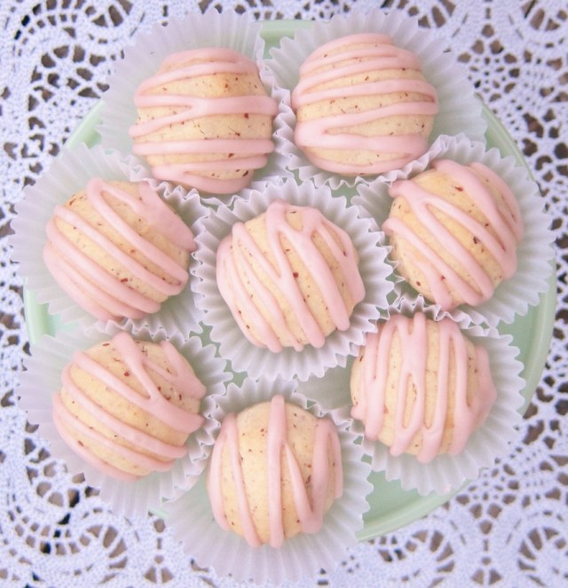 Fruit filled almond cookies (8)