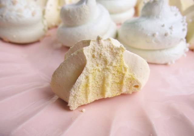 Lemongrass Meringues (18)
