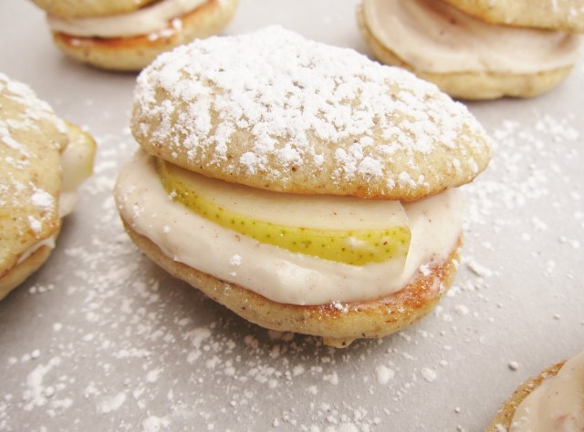 Spiced pear sandwich cakes (10)