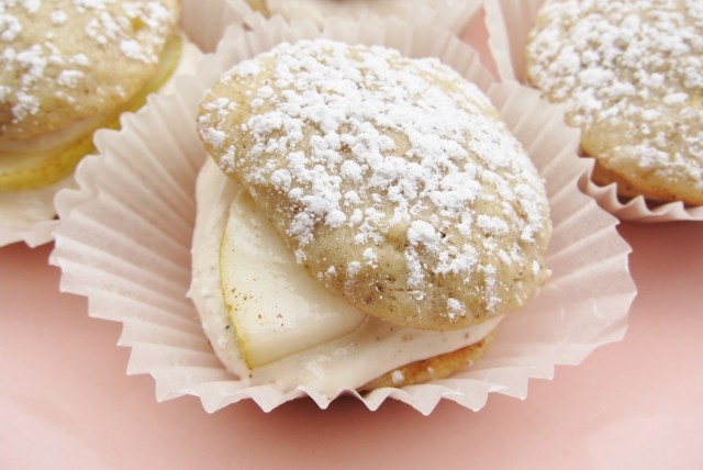 Spiced pear sandwich cakes (12)