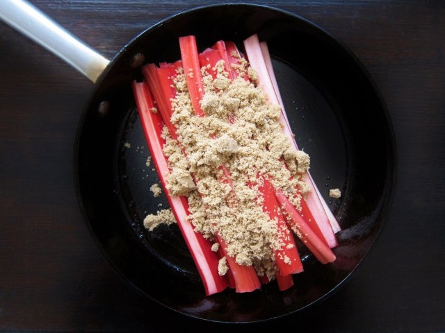 Rhubarb Banana Skillet Cake